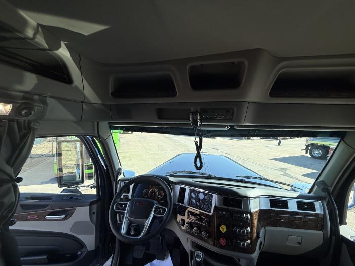 2026 Peterbilt 589-43