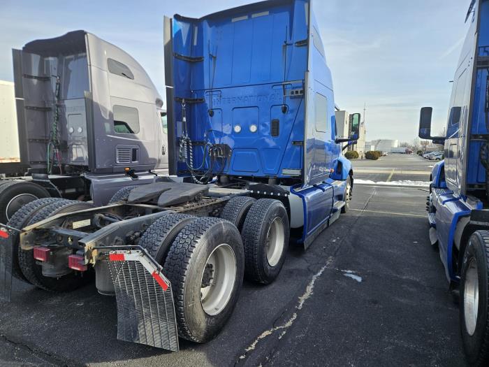 2022 International LT625-4