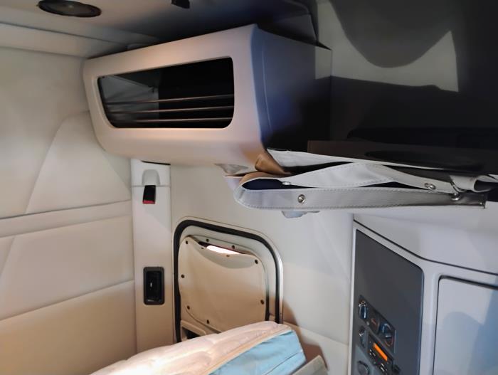 2020 Peterbilt 579-24