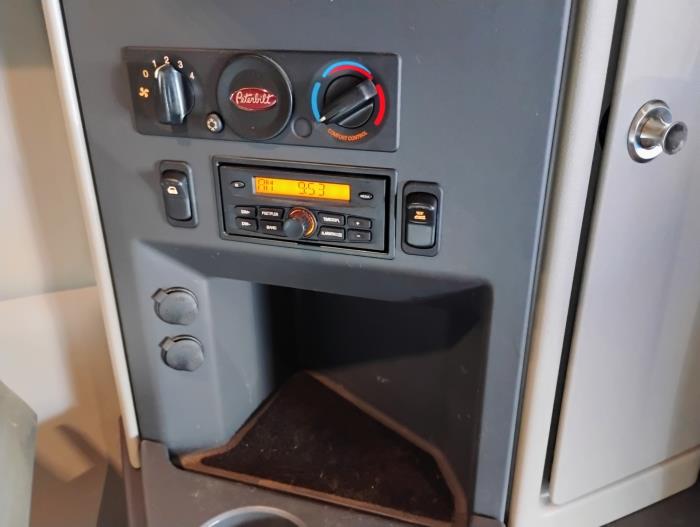 2020 Peterbilt 579-28