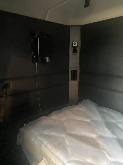 2026 Peterbilt 589-16