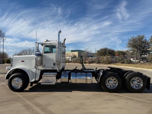 2021 Peterbilt 389-3