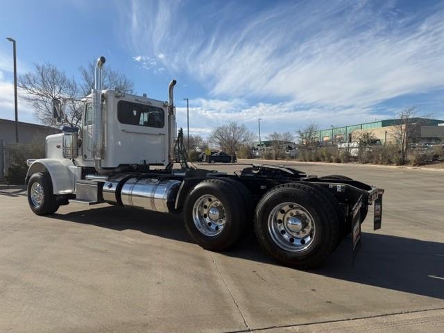 2021 Peterbilt 389-4