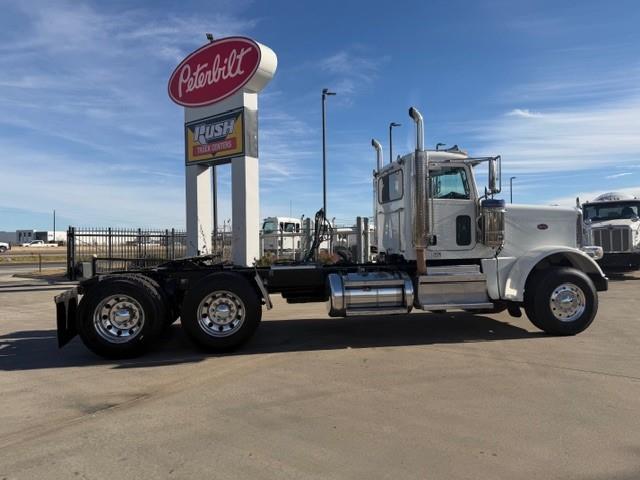 2021 Peterbilt 389-8