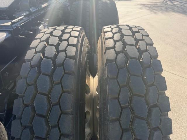 2021 Peterbilt 389-24