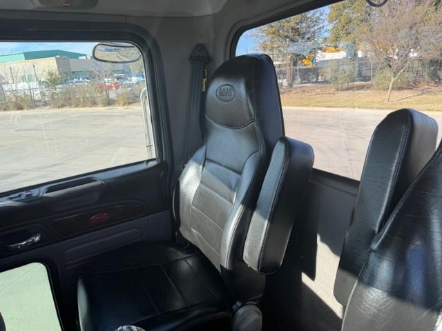 2021 Peterbilt 389-32