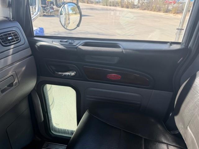 2021 Peterbilt 389-34