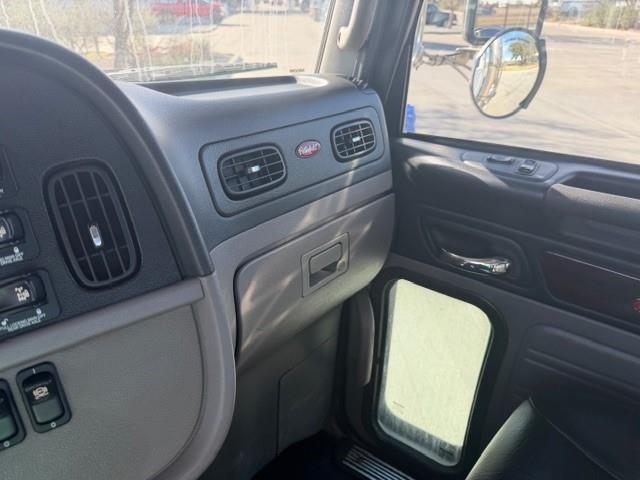 2021 Peterbilt 389-35