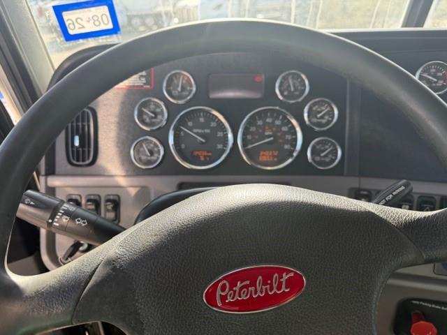 2021 Peterbilt 389-38