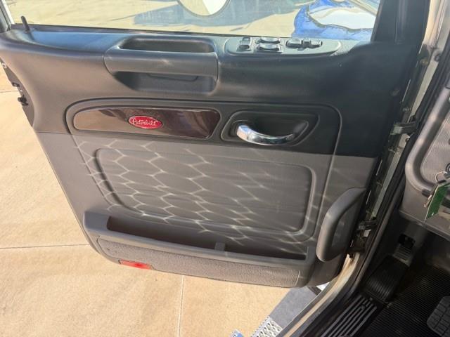 2021 Peterbilt 389-41