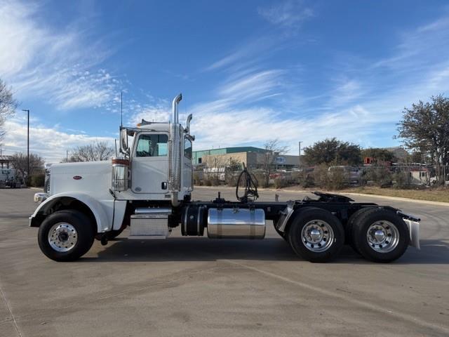 2020 Peterbilt 389-3