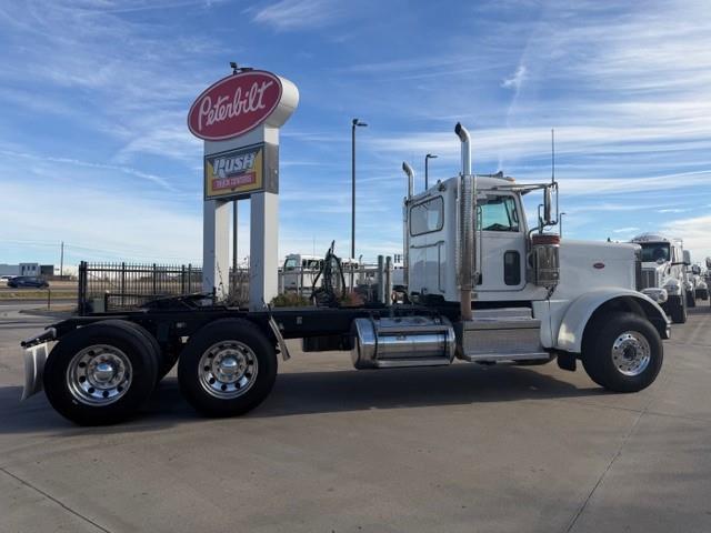 2020 Peterbilt 389-8