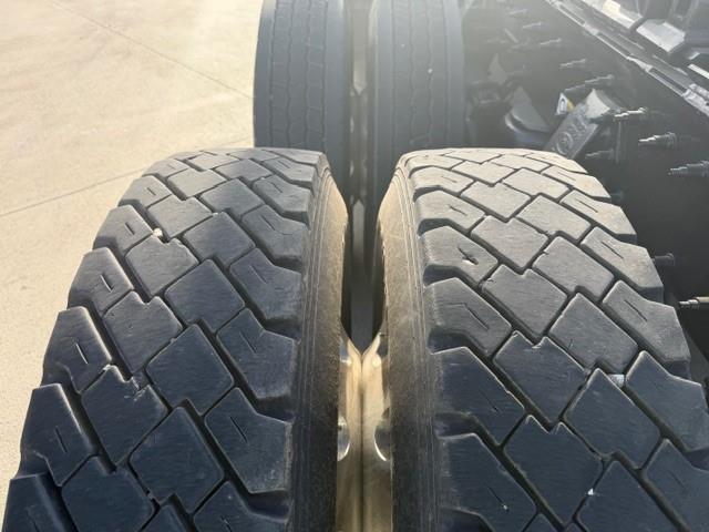 2020 Peterbilt 389-24