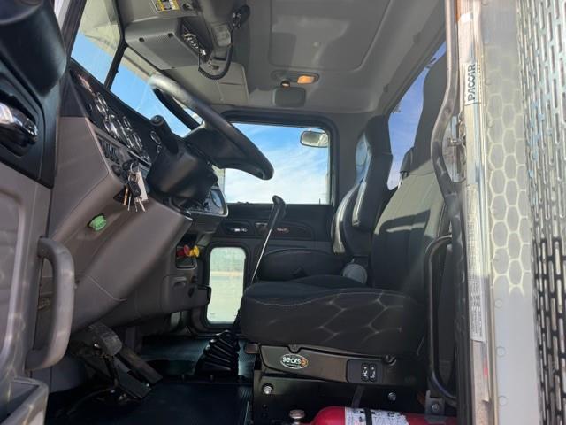 2020 Peterbilt 389-31