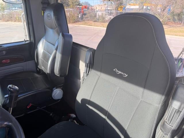 2020 Peterbilt 389-32