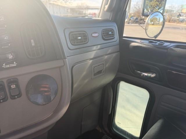 2020 Peterbilt 389-38