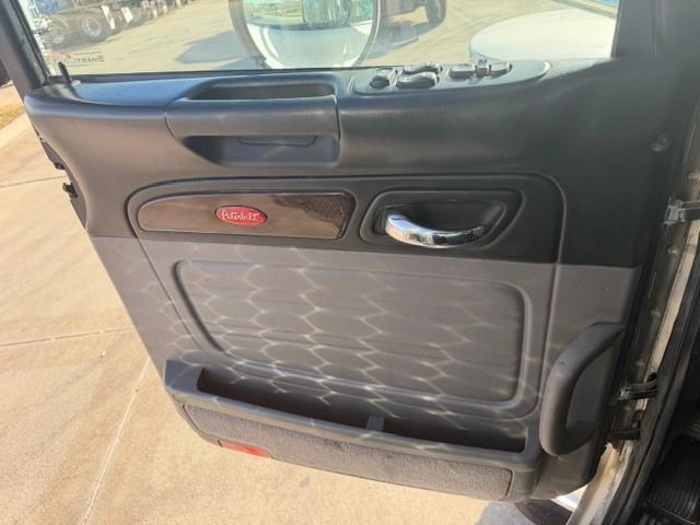 2020 Peterbilt 389-44