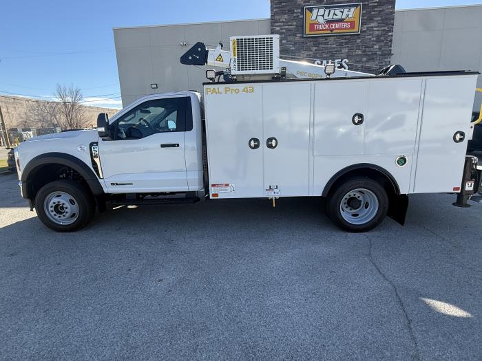 2025 Ford F-550-2
