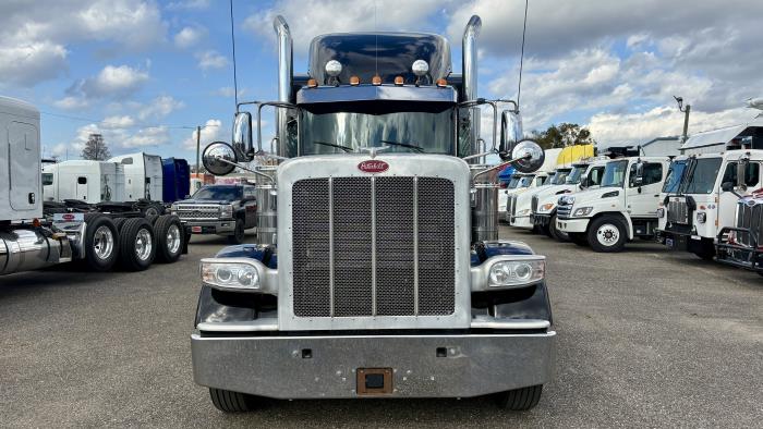 2022 Peterbilt 389-8