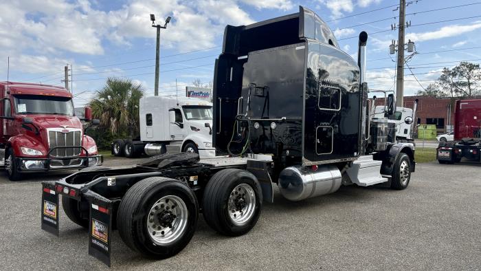 2022 Peterbilt 389-5