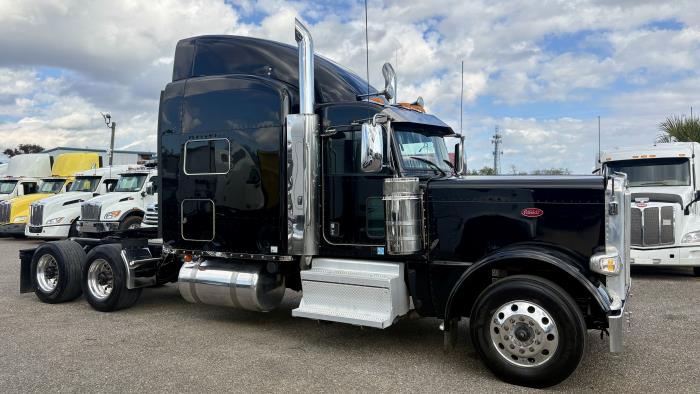 2022 Peterbilt 389-6