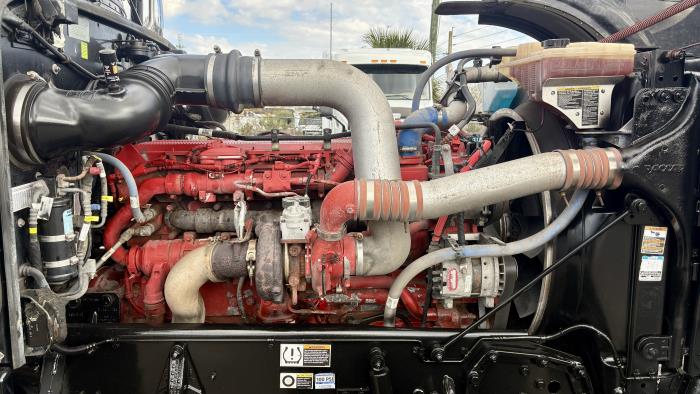 2022 Peterbilt 389-24