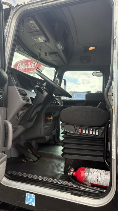 2022 Peterbilt 389-10