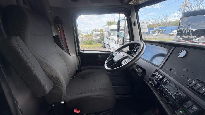 2022 Peterbilt 389-21