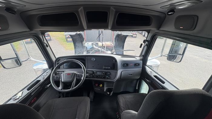 2022 Peterbilt 389-16