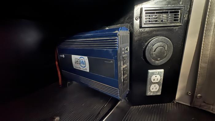 2022 Peterbilt 389-12