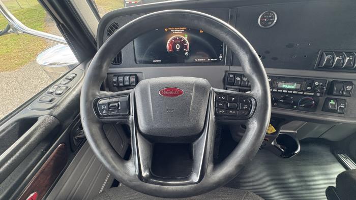 2022 Peterbilt 389-19