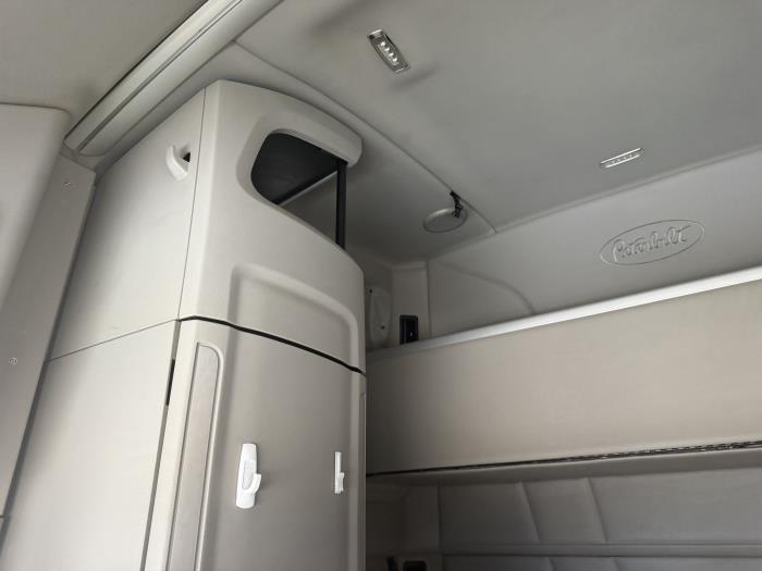 2021 Peterbilt 579-26