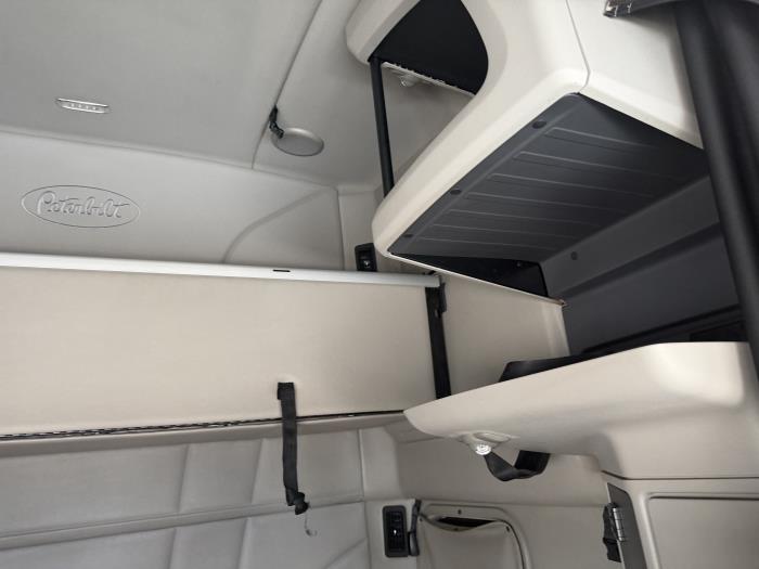 2021 Peterbilt 579-28