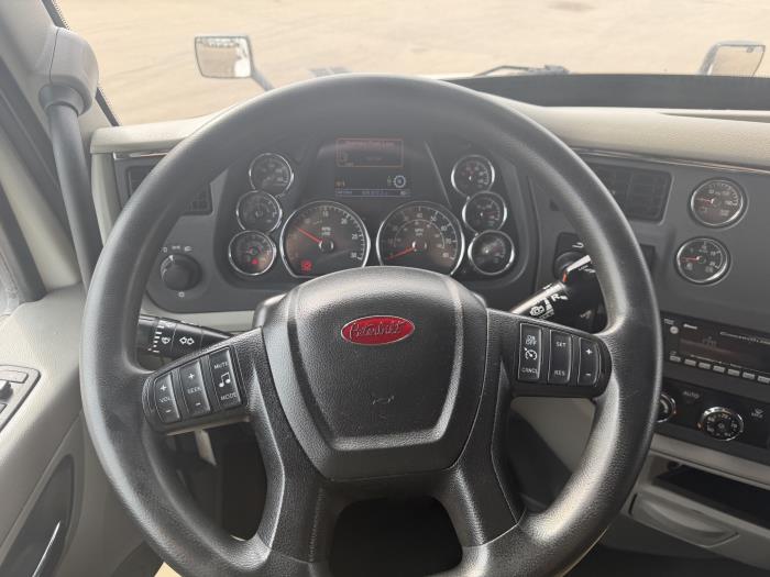 2021 Peterbilt 579-36