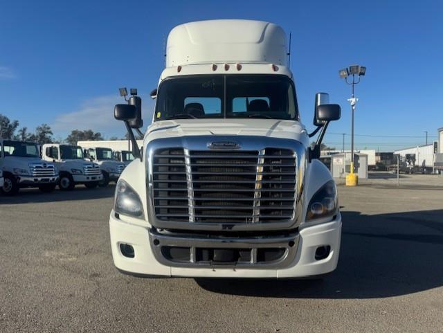 2019 Freightliner Cascadia-1