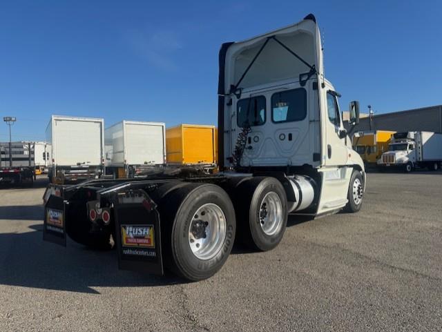 2019 Freightliner Cascadia-4