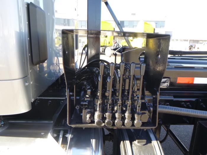 2020 Peterbilt 567-11