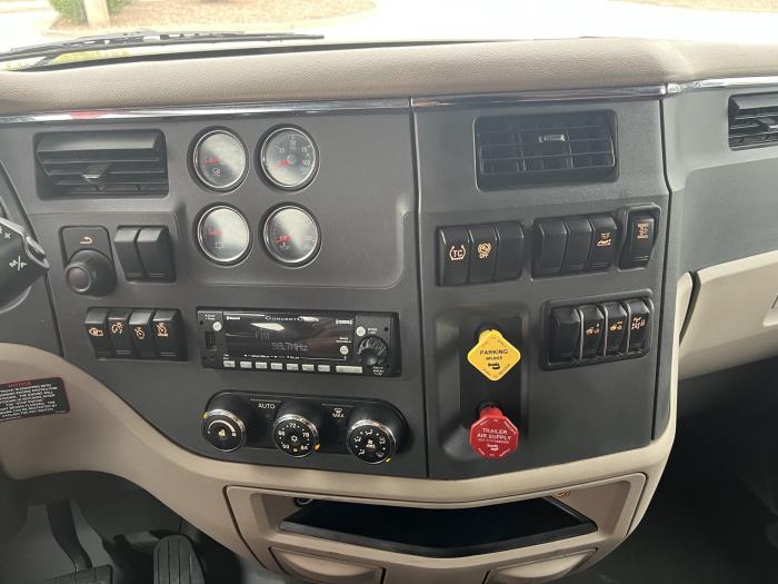 2022 Peterbilt 579-11