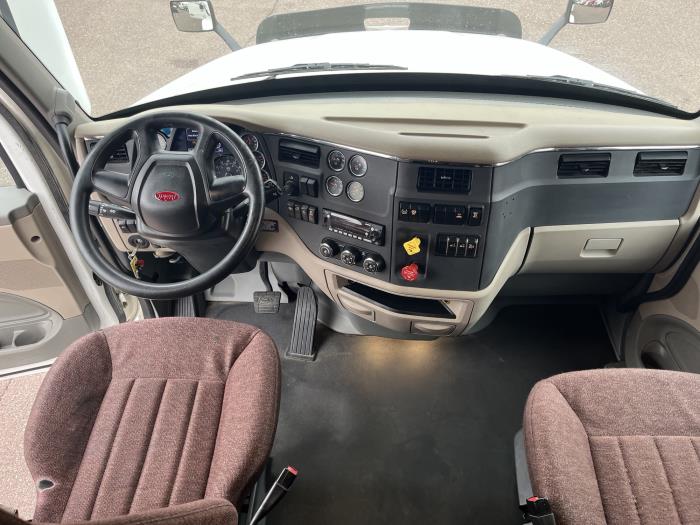 2022 Peterbilt 579-12