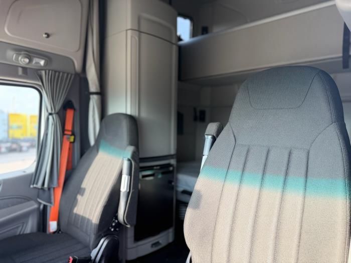 2021 Peterbilt 579-16