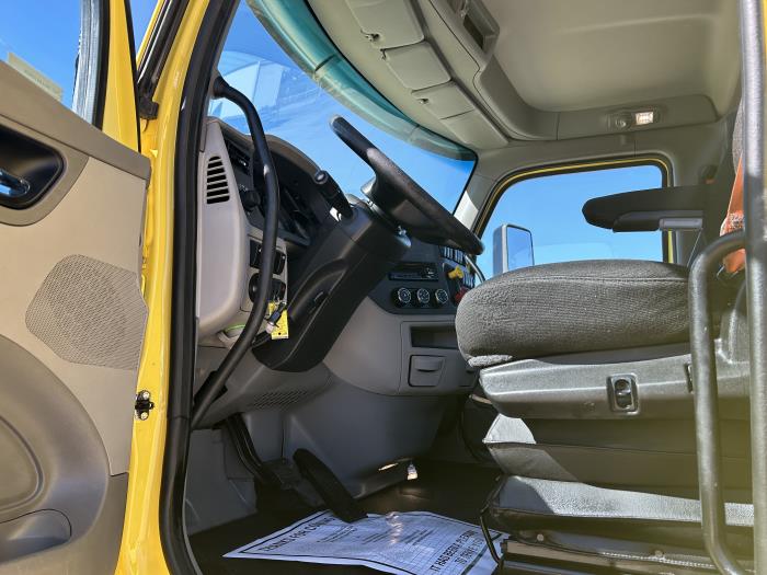 2021 Peterbilt 579-8