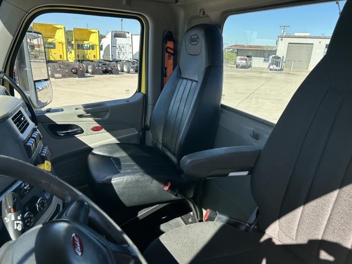 2021 Peterbilt 579-9