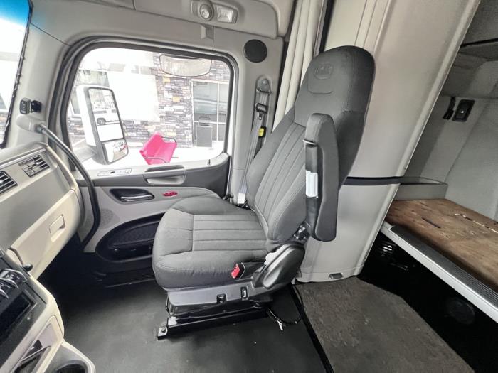 2022 Peterbilt 579-12