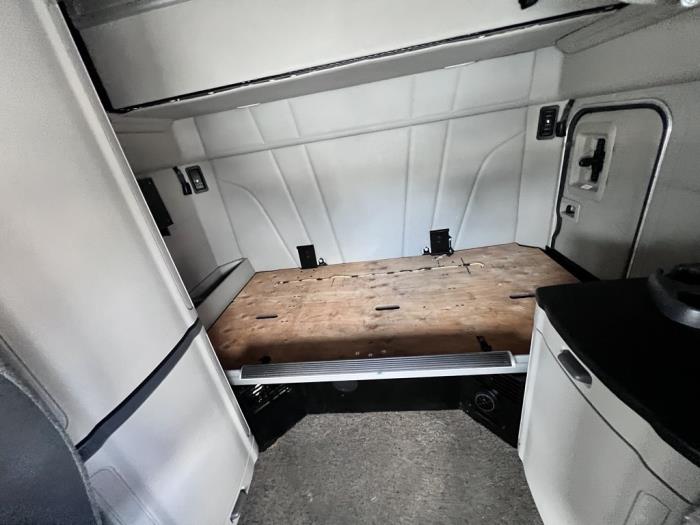 2022 Peterbilt 579-13