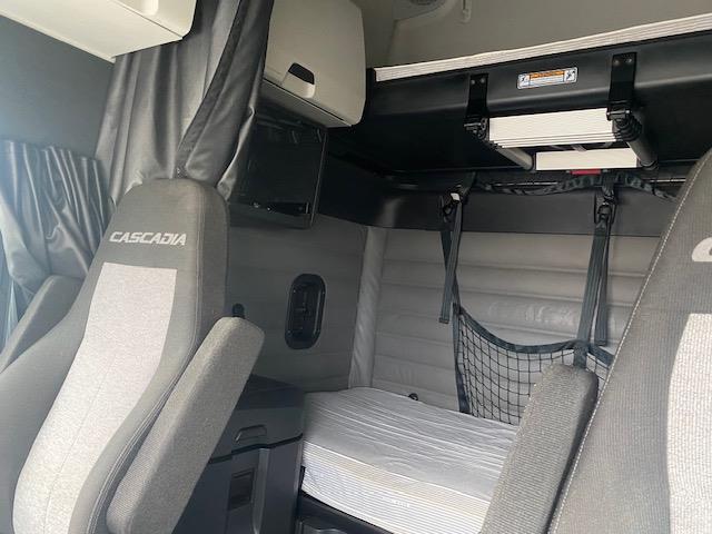 2024 Freightliner Cascadia-21