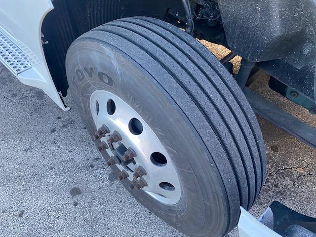 2023 Volvo VNL64T860-12