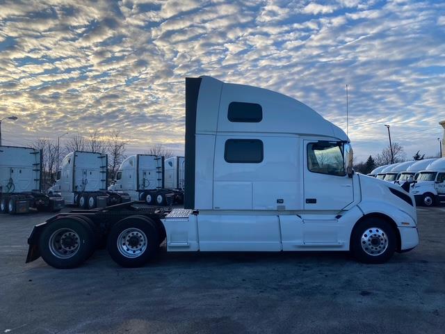 2023 Volvo VNL64T860-8