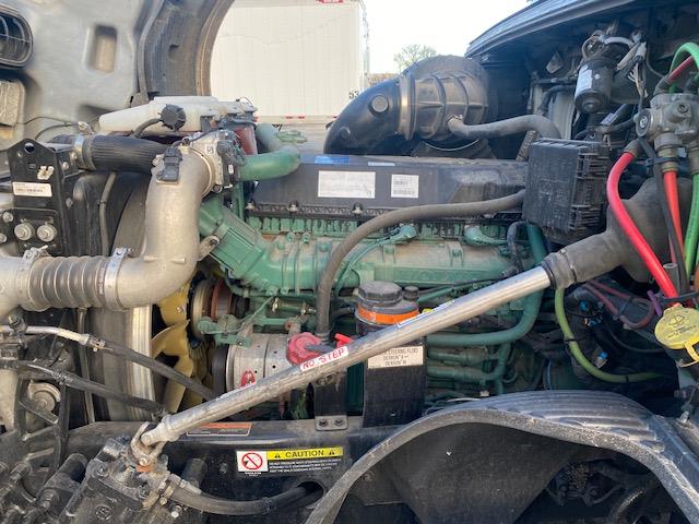 2023 Volvo VNL64T860-39