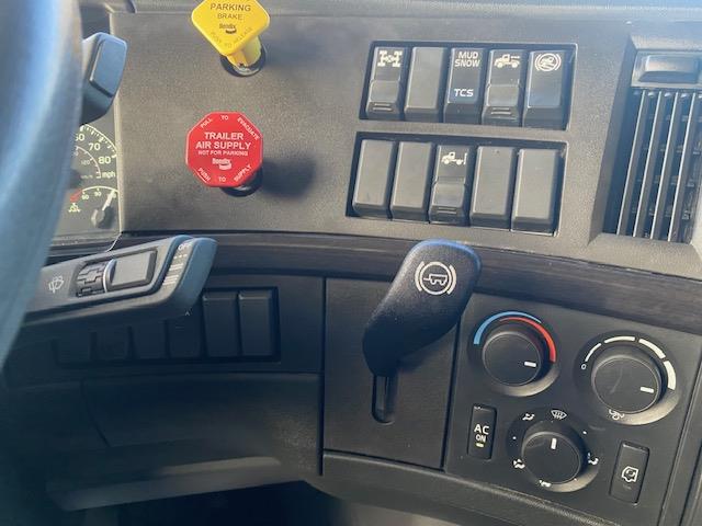 2023 Volvo VNL64T860-48