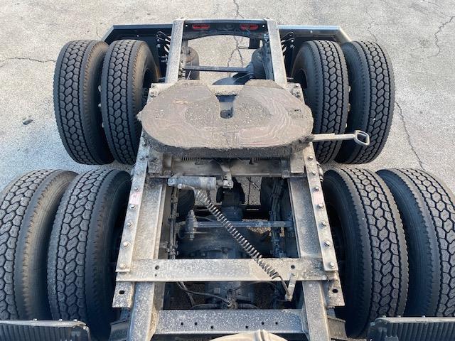 2023 Volvo VNL64T860-2